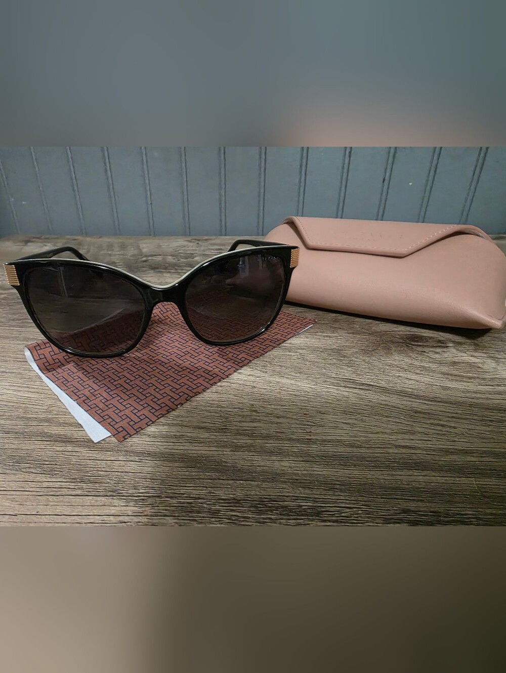 Ted Baker Polorized Black Frame Sunglasses with Pink Case - Picture 3 of 5